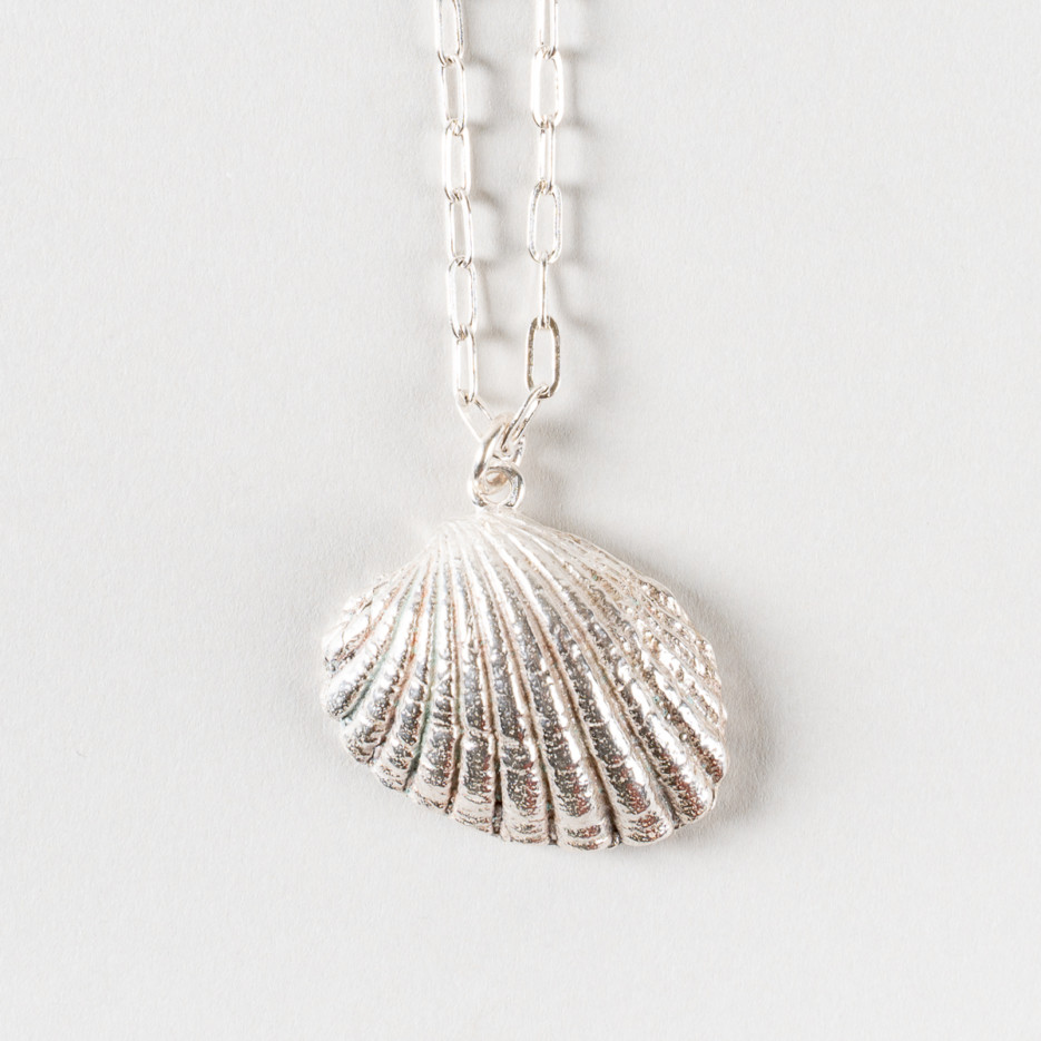 Reversible Cockle Shell Necklace With White Fresh Water