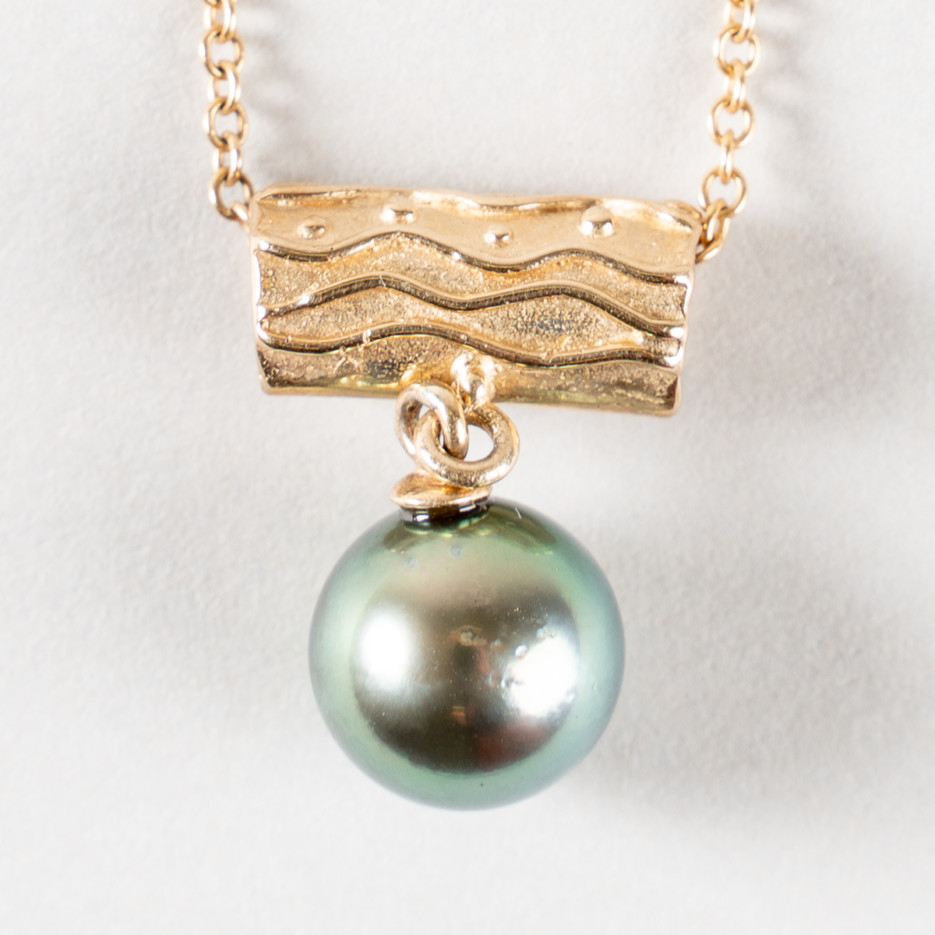 Image of Tahitian Round Black Pearl Pendant with raised wave pattern and solid gold tubular chain loop