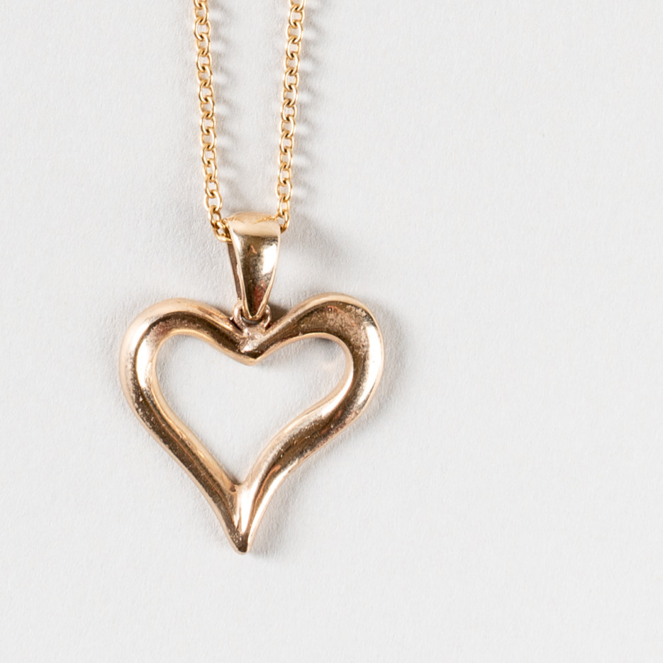 Image of Solid 9ct gold heart pendant