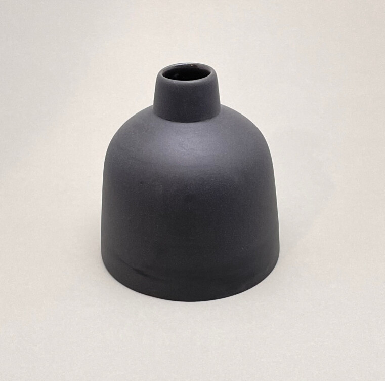 Image of Porcelain Bottle | Medium Black