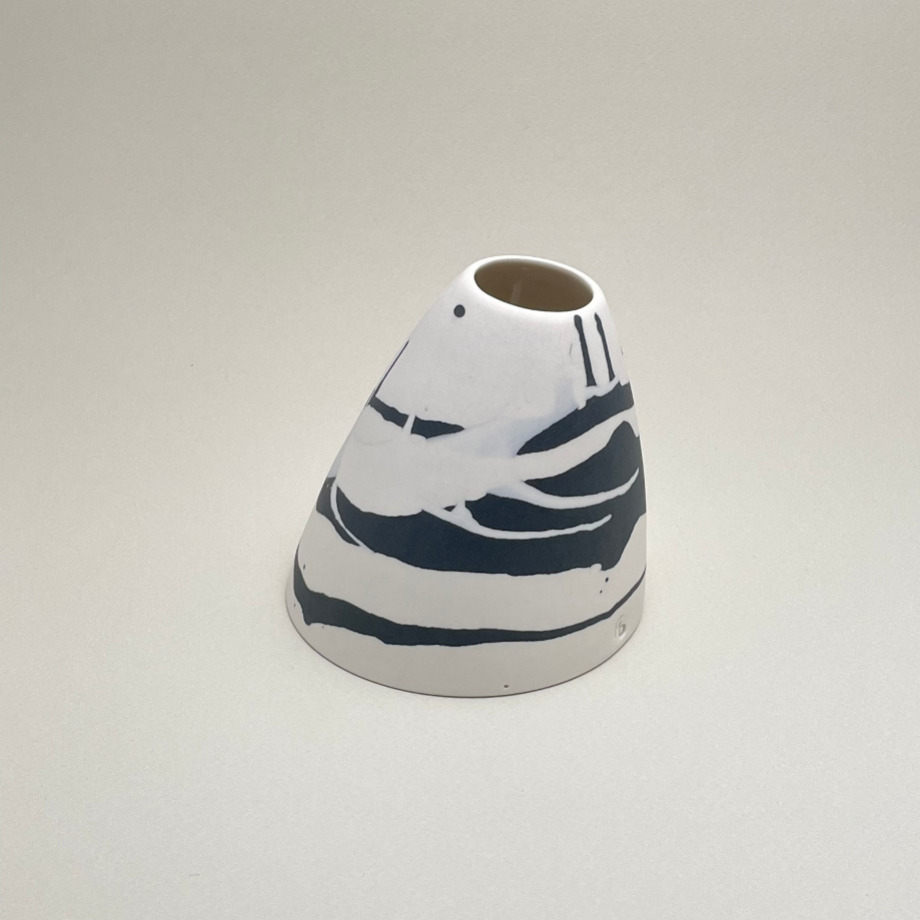 Image of Porcelain Vessel | Medium Lumos Wisp