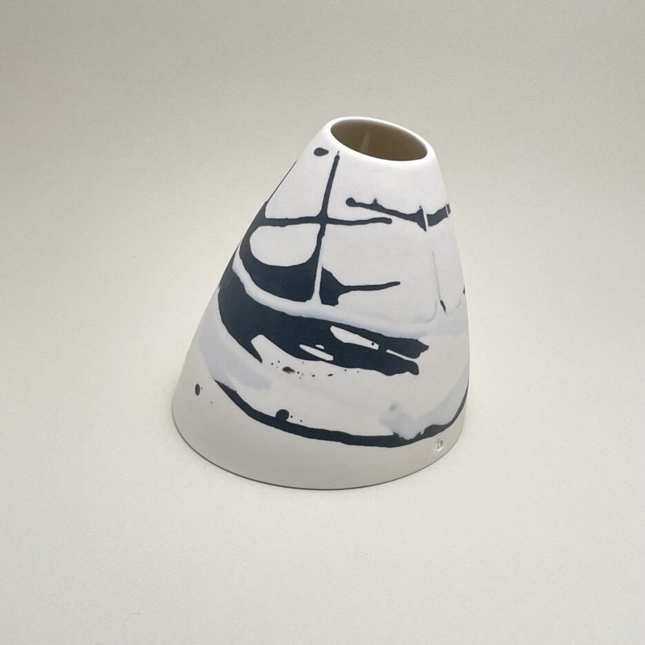 Image of Porcelain Vessel | Large Lumos Wisp