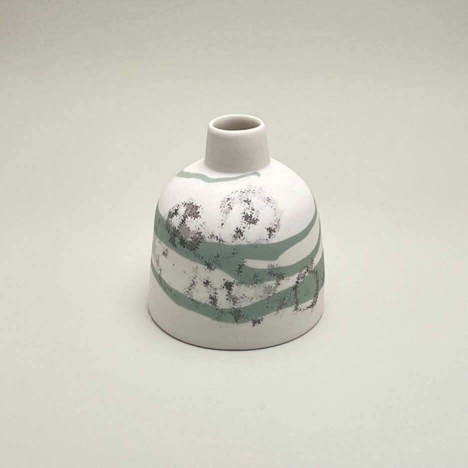 Image of Porcelain Bottle | Flora 2 Series Medium